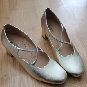 Trotters Metallic Gold Heels for Women 9" I Believe These Are Size 6
